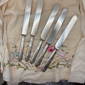 1881 Rogers A1   5 Knives Silverplate Floral Embossed Vintage Art Nouveau